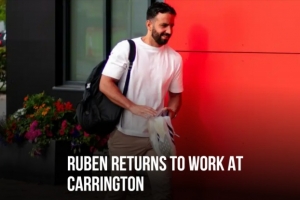 阿莫林回到卡灵顿备战新赛季，曼联球员下周一结束假期返回基地