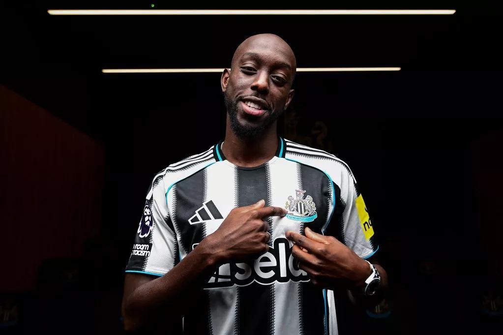 博鱼电竞-天空：纽卡在转会窗口关闭前最后30秒才完成维萨的转会