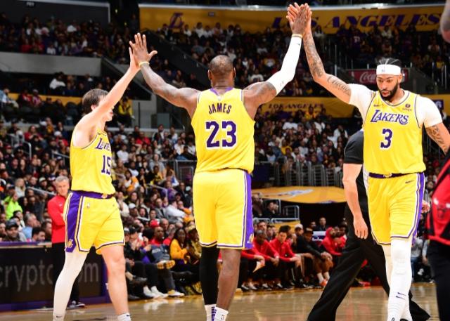 湖人将里夫斯视为非卖品 米切尔交易会成唯一例外