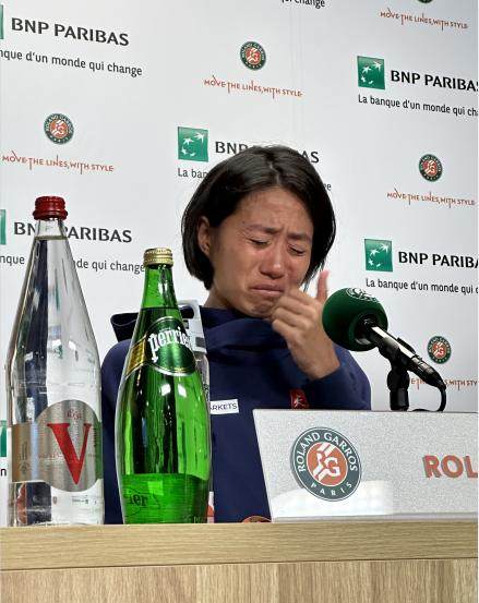 张帅遭法网“一轮游”发布会泪崩 心里太苦无法言说