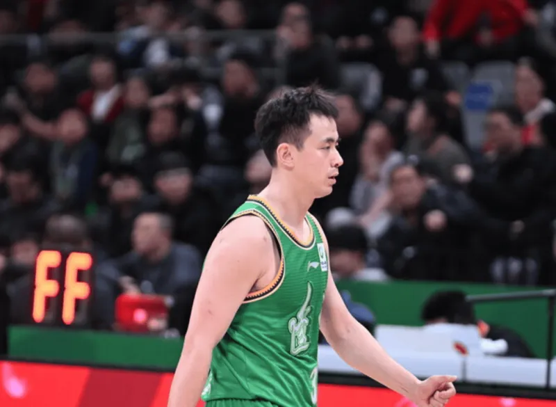 博鱼电竞-赵继伟全场9中4，三分6中1得到12分7篮板6助攻